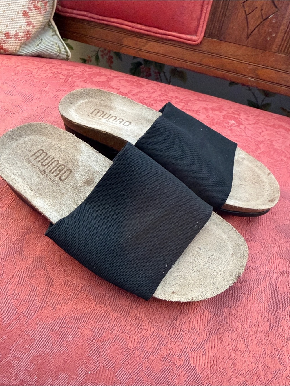 Munro Black Wide-Strap Slide Sandals
